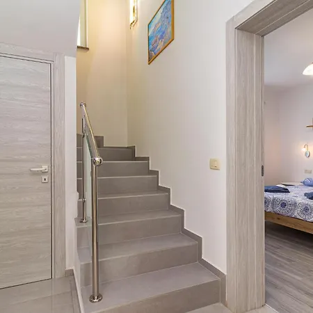 Casa vacanze Amazing In With Wifi Pola